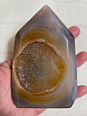 Agate slice with druzy