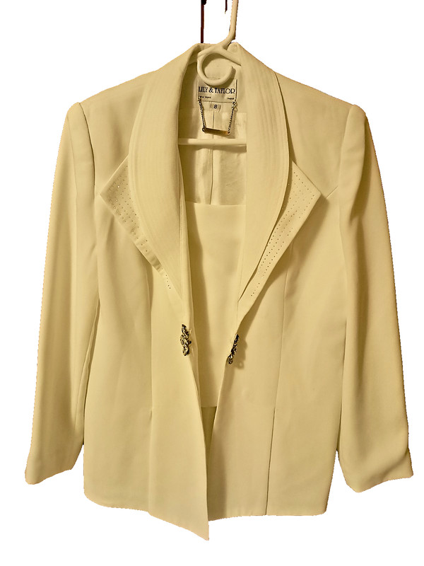 Lilly & Taylorwomens champagne long sleeve jacket size 8