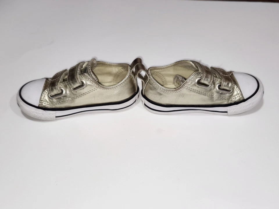 MANDRIL CONVERSE TAYLOR DORADO Y BLANCO TALLA 7 NIÑO PEQUEÑO Foto 2 de 4