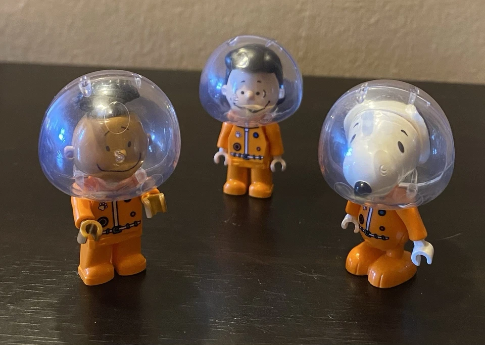 Snoopy Space Traveler Space Shuttle & Satellites 284 Pcs 1969 Apollo 10 Lunar - Image 2 of 4