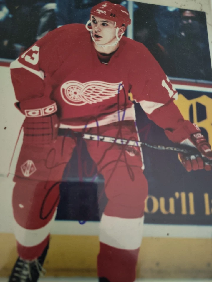 Foto autografiada de Slava Kozlov Detroit Red Wings 8x10. Foto 2 de 2