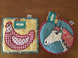 THE PIONEER WOMEN 100% Cotton Quilted Trivets ( set Of 2), New.