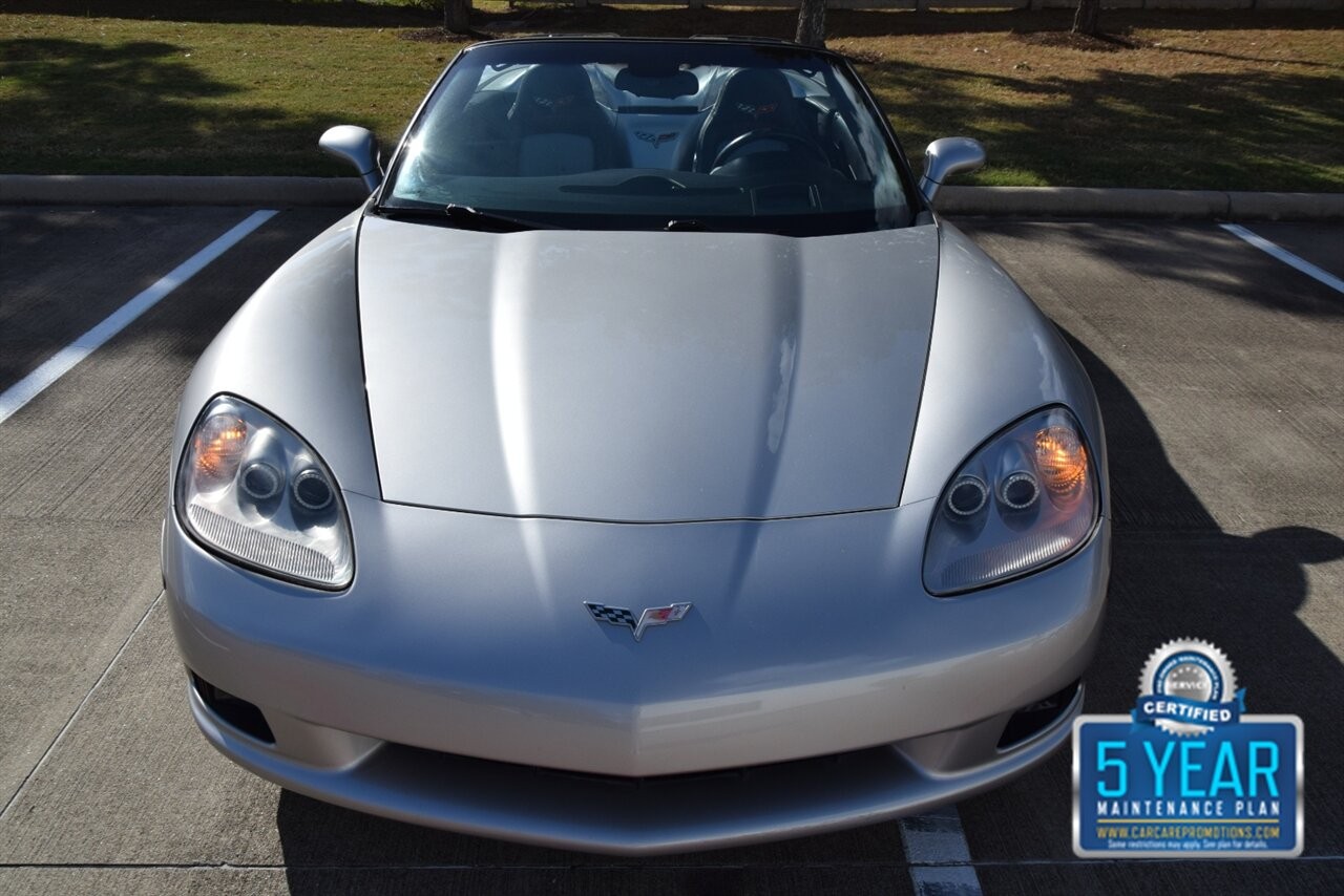 2005 Machine Silver Metallic Chevrolet Corvette Convertible  | C6 Corvette Photo 2