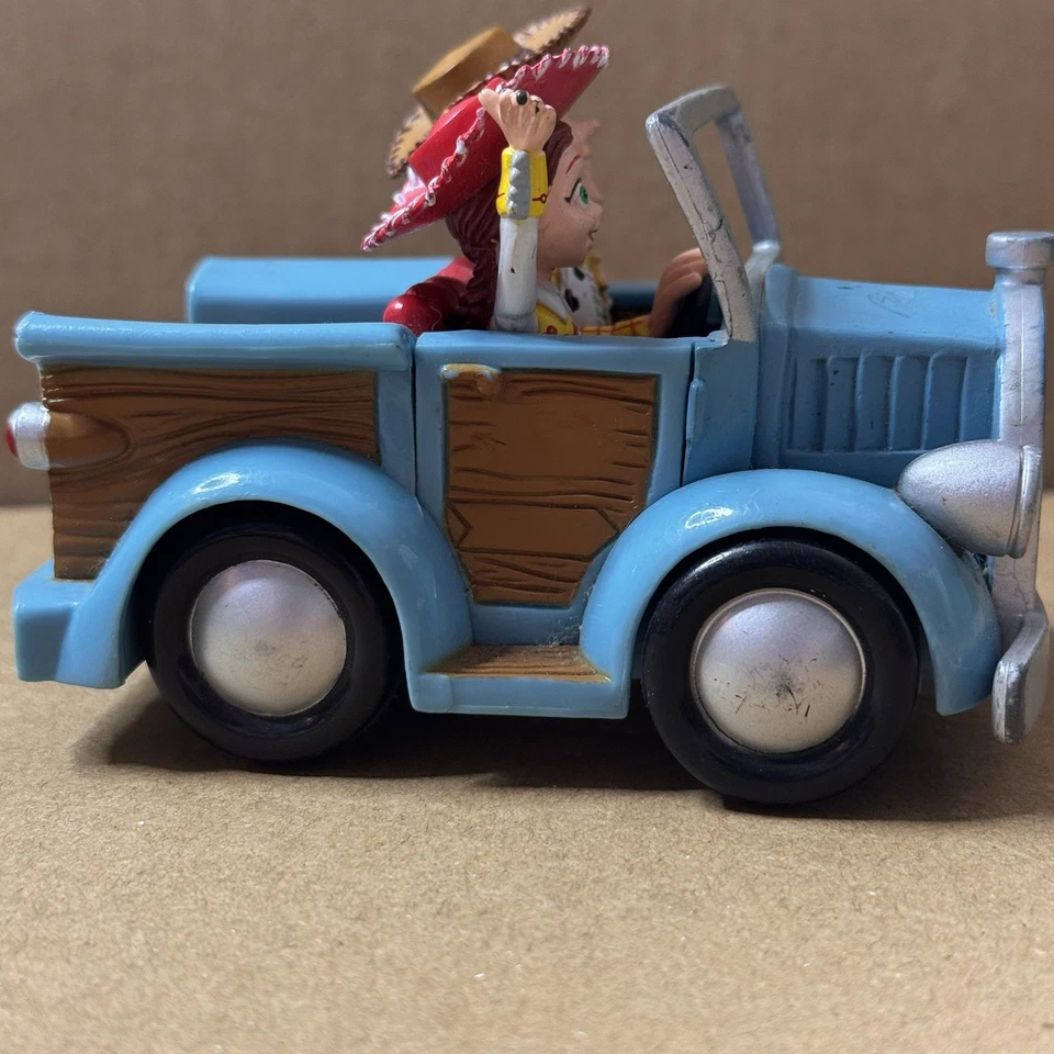 Figura de coche Toy Story Woody y Jessie en azul - Exhibición coleccionable Disney Pixar Foto 4 de 4