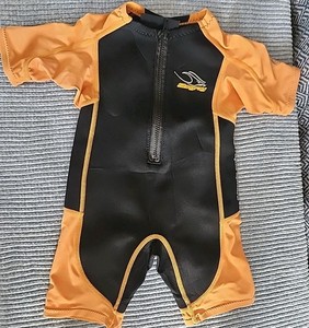 Aqua Sphere Stingray Short Sleeve Spring Wetsuit Kids Size 4T Black Orange C64 