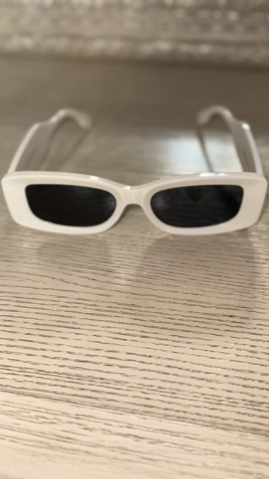 Gucci Rectangular Sunglasses White Frame Black Le… - image 2