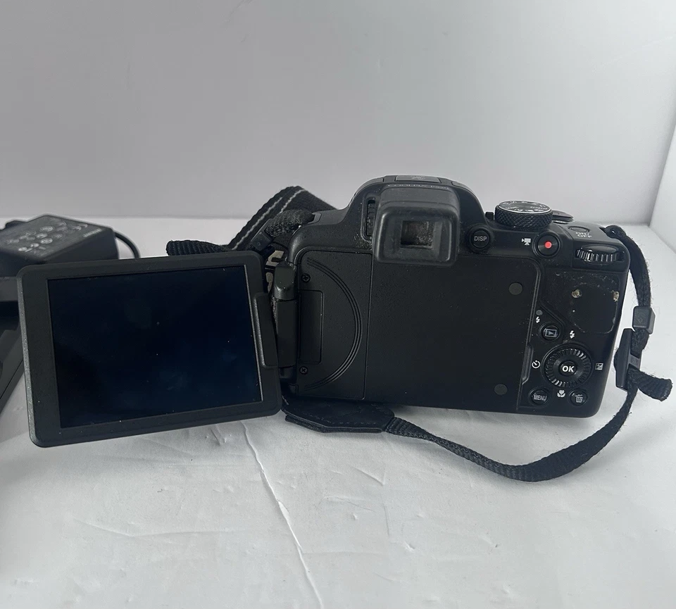 Nikon Coolpix P520 Digital Camera 18.1 Mp 42X Opt Zoom 3 Batteries & Case - Image 4 of 4