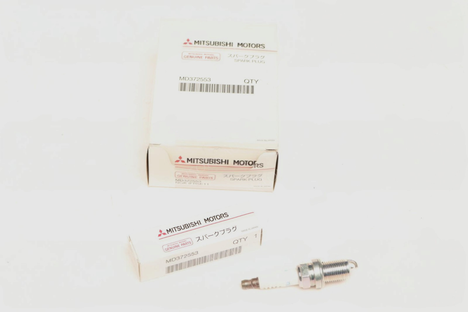 MD372553 Mitsubishi Genuine SPARK PLUG NEW OEM