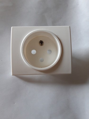 LEGRAND SAGANE Xeliomat Alumat enjoliveur 2P+T 87740 ou 877 40