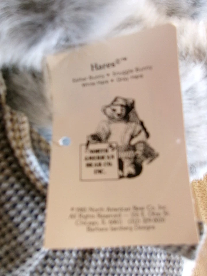 Peluche de colección '83 North American Bear Co. HARES USADO EN EXCELENTE ESTADO para niños y niñas conejitos, 13", vestido Foto 4 de 4