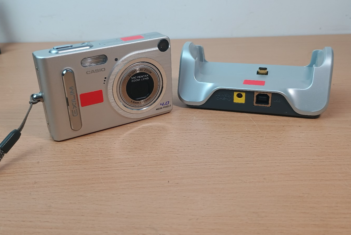 デジタルカメラ CASIO EXILIM EX-Z4 Casio EXILIM EX-Z4 4.0MP Digital Camera - Silver for sale