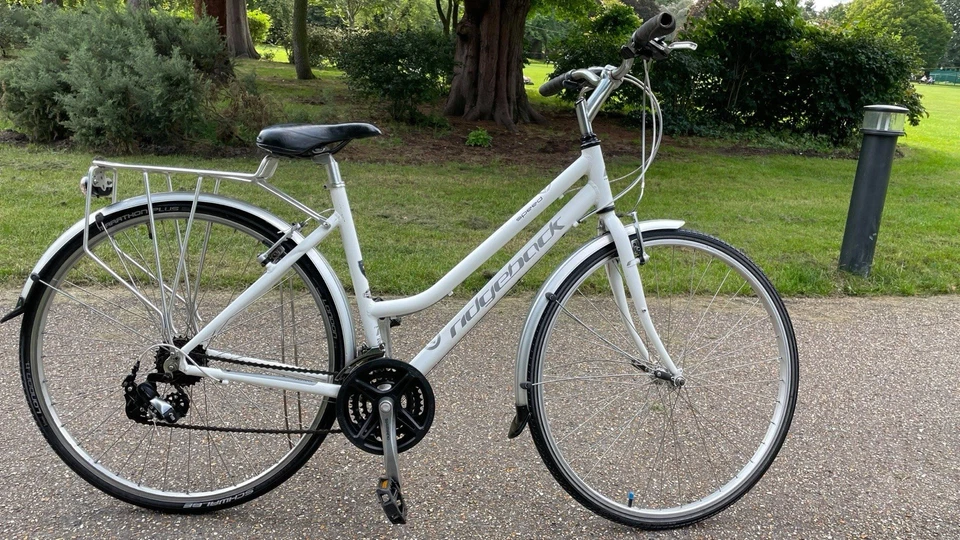 Unisex bike, Ridgeback Speed hybrid bike in excellent condition - Image 2 of 4
