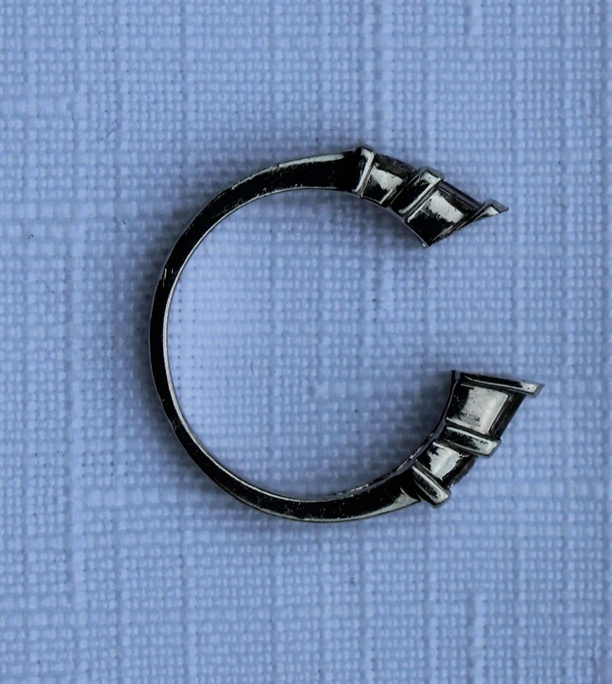 Platinum Round & Baguette Diamond Semi Mount Ring 3.8 grams size 4.5 - Image 4 of 4