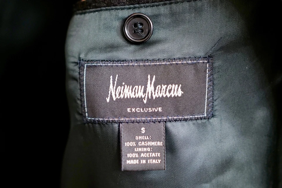 Neiman Marcus Italian Cashmere Coat, Size Small - Image 4 of 4