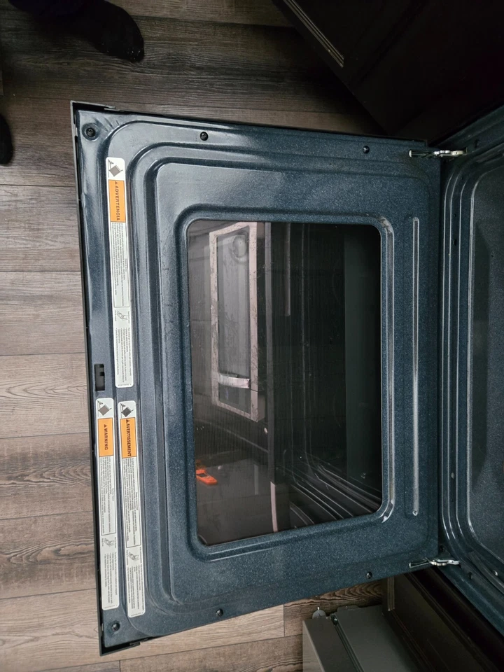 Cocina eléctrica independiente Whirlpool 5,3 pies cúbicos WFE505W0HB - 6 meses de uso ligero Foto 2 de 4