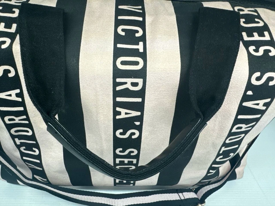 Bolso de lona Victoria’s Secret para pasar la noche de fin de semana. Rosa expandible con negro grande Foto 4 de 4