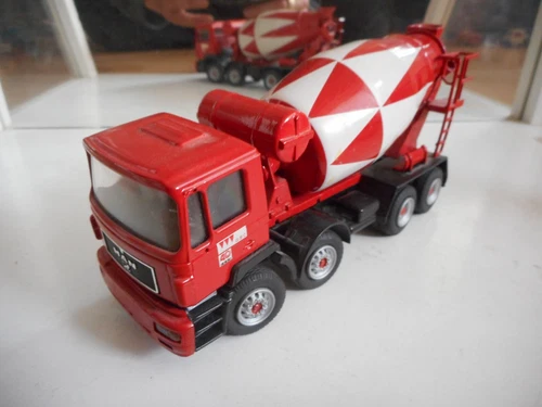 Camion à ciment Conrad MAN "GBC 40 ans" en rouge au 1:50
