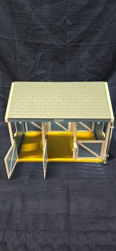 Breyer No. 699 Classics Country Stable Wash Stall - Model Barn – Put Together - Picture 5 of 10