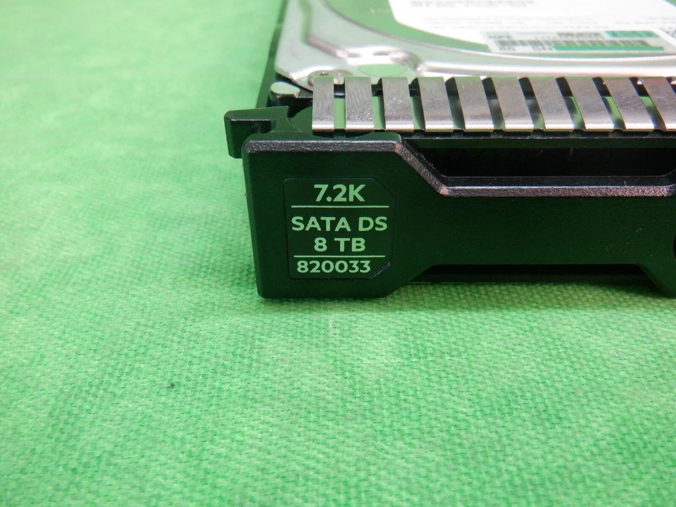 HP 819200-001 HPE 8TB SATA DS 6G 7.2K 3.5" HDD 820033-001 MB8000GFECR - Image 2 of 4