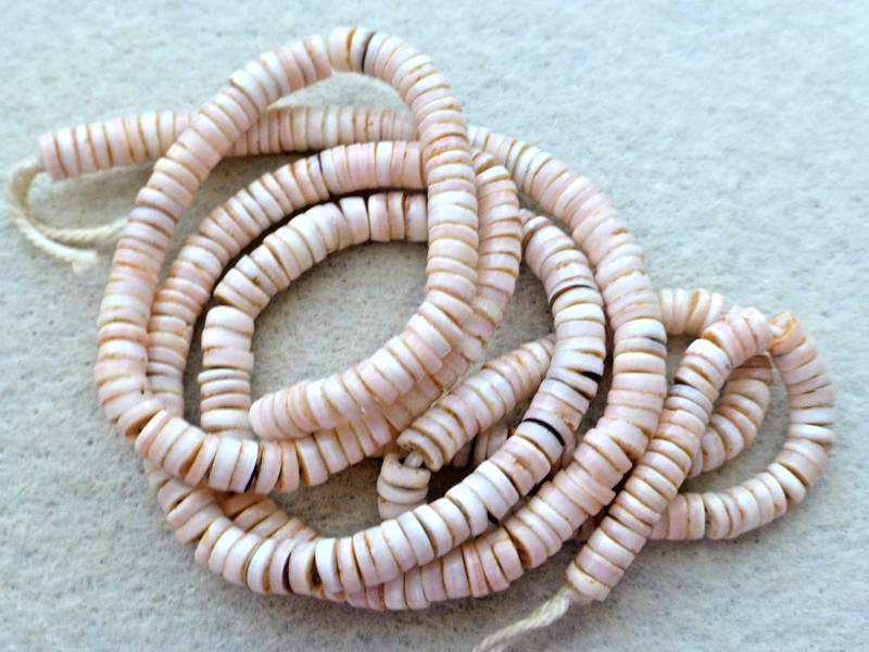 ANTIQUE 25 INCHES STRAND CREAM-TOUCH OF BEIGE  SHELL  TRADE BEADS