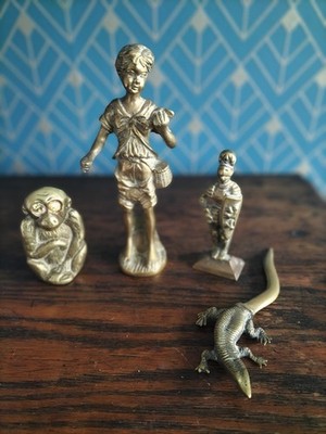 Vintage Messing Ornament Figuren Affe Spill Halter, Eidechse, Fischer Junge etc 1,1k