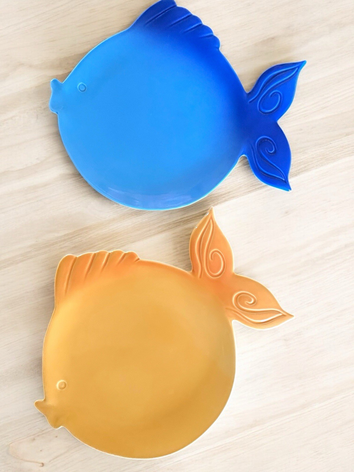 Grasslands Road Making Waves 11-inch Fish Shaped Ceramic Dinner Plates  