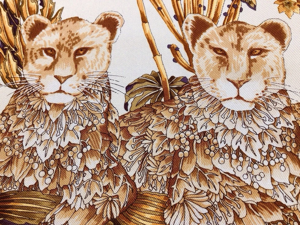 SALVATORE FERRAGAMO “老虎” 丝绸围巾 ( 35 英寸 x 35 英寸) 全新 — 第 2/4 张图片