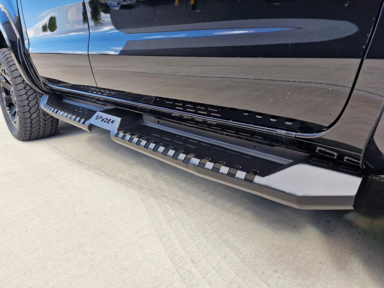 Toyota Hilux 2016+ Spyder-X Side Steps