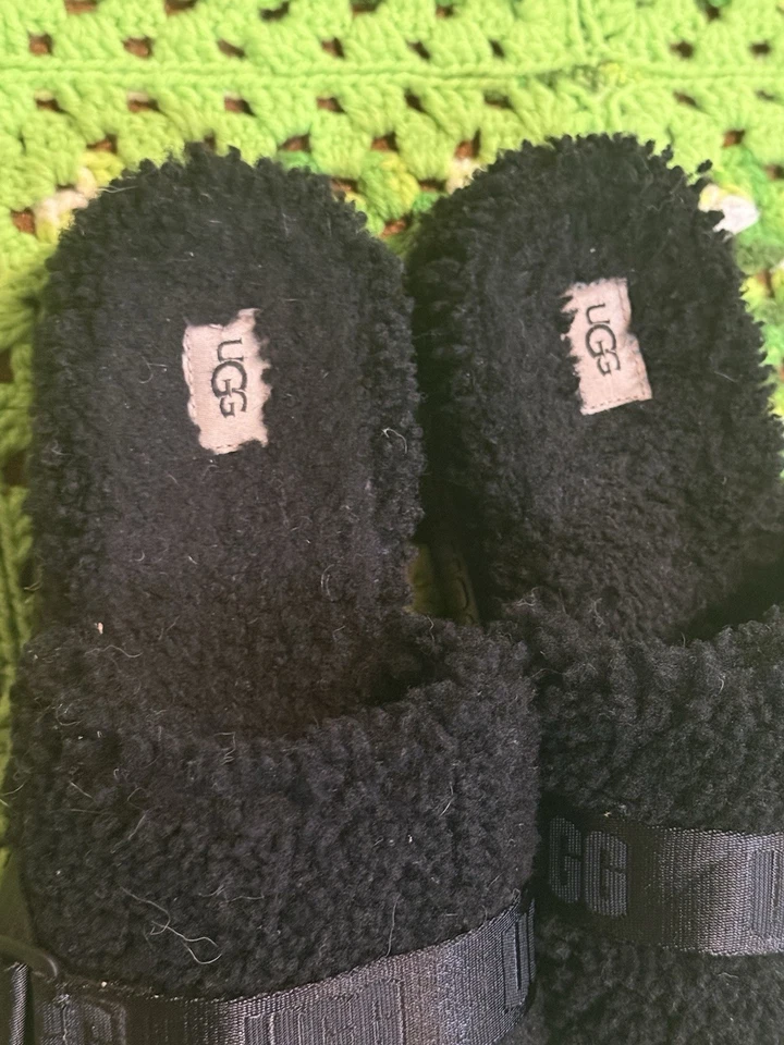 UGG Fluffita Women’s Size 9 Slides Black Sheepskin Platform Sandals Retro Used - Image 3 of 4