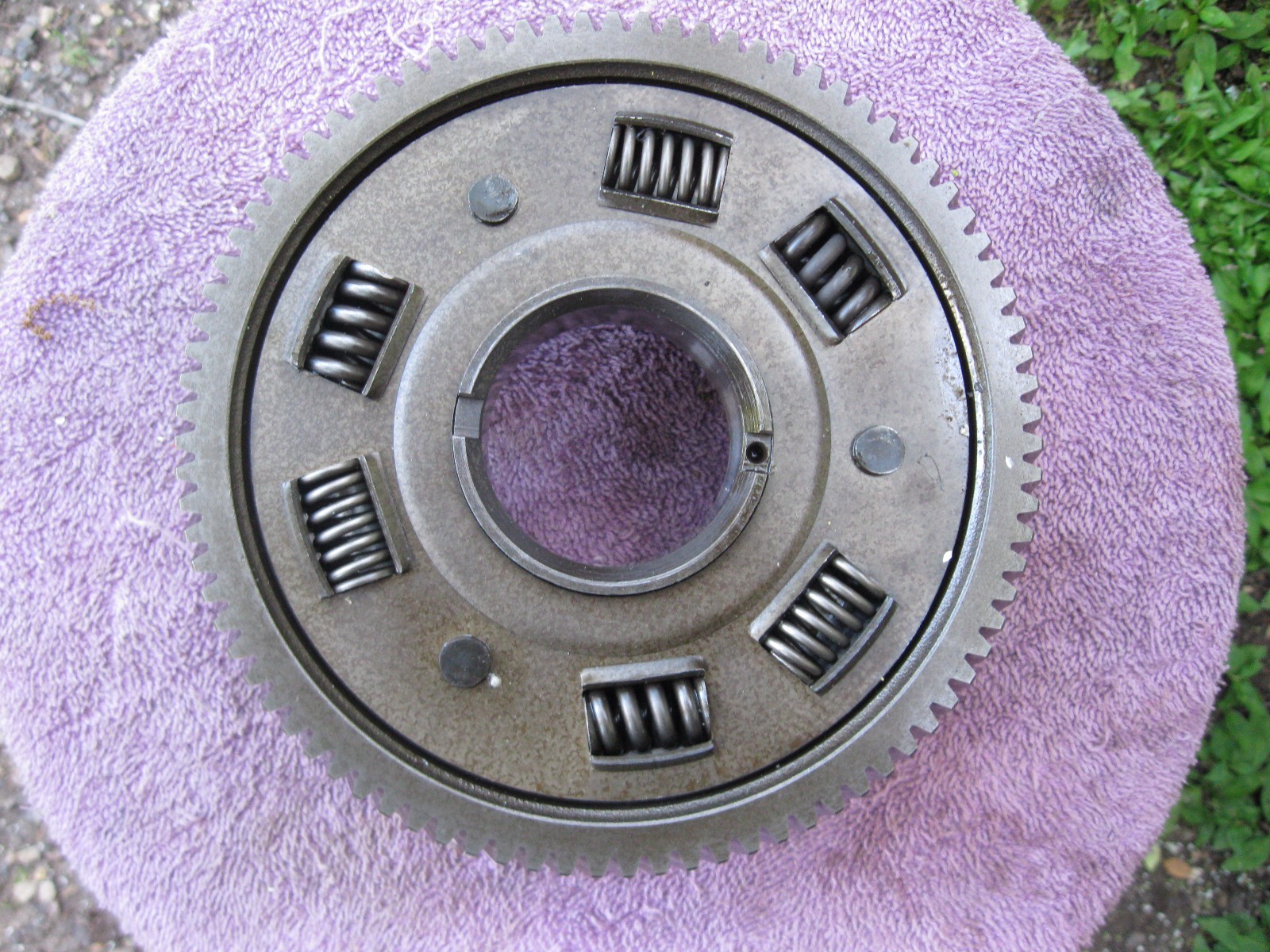 1982 Suzuki GS850G Motorcycle Clutch Basket/Drum 2120045101 eBay