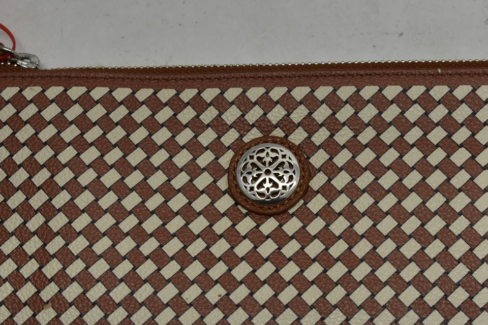 Brighton Ferrara Equipaje Mixología Mosaico Cuero Cremallera Bolsa Tostado y Blanco Tejido Foto 2 de 4