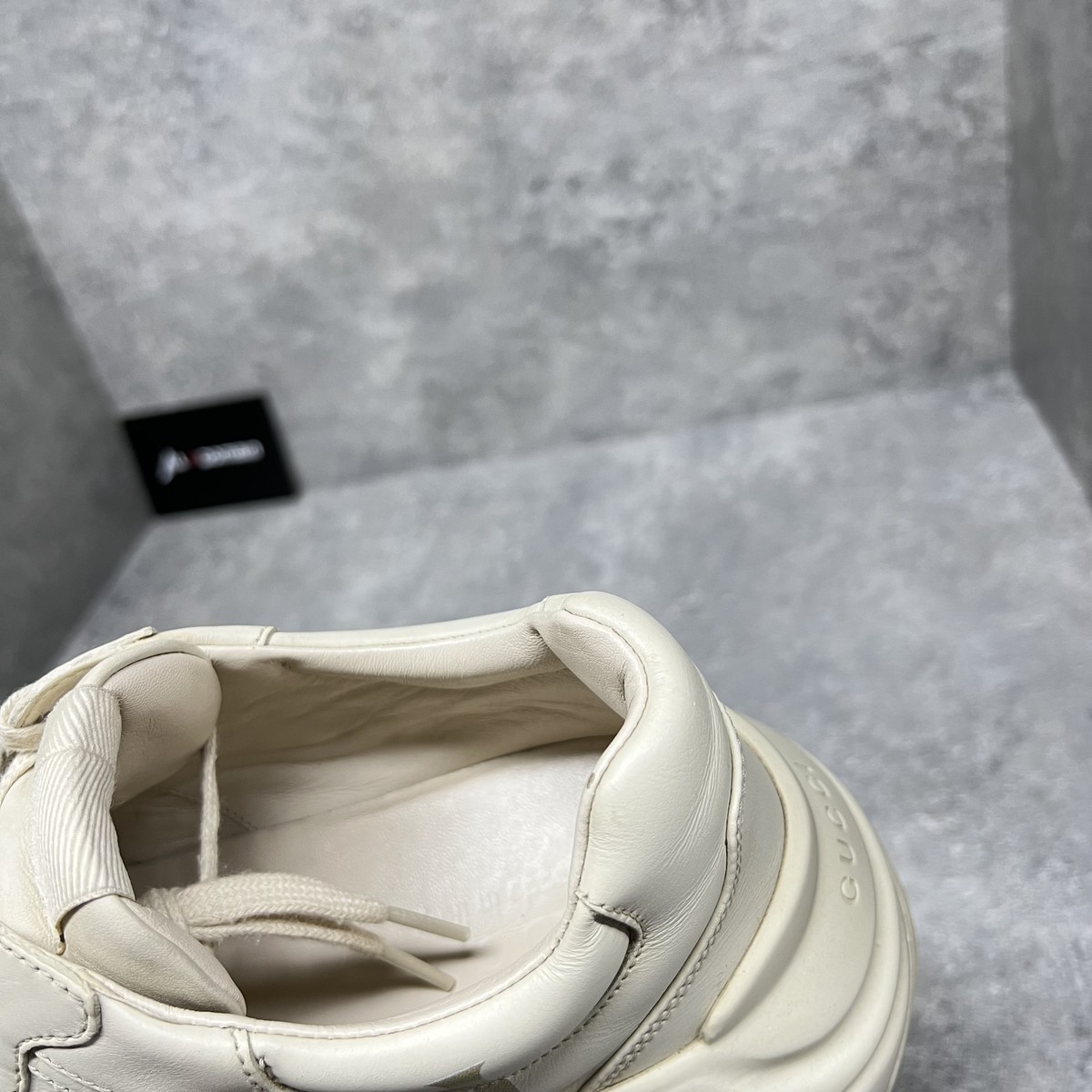 GUCCIヴィンテージ レザー スニーカー500877-DRW00-952 Size 8 - Gucci Rhyton Cream Beige Leather Monogram Logo 500877