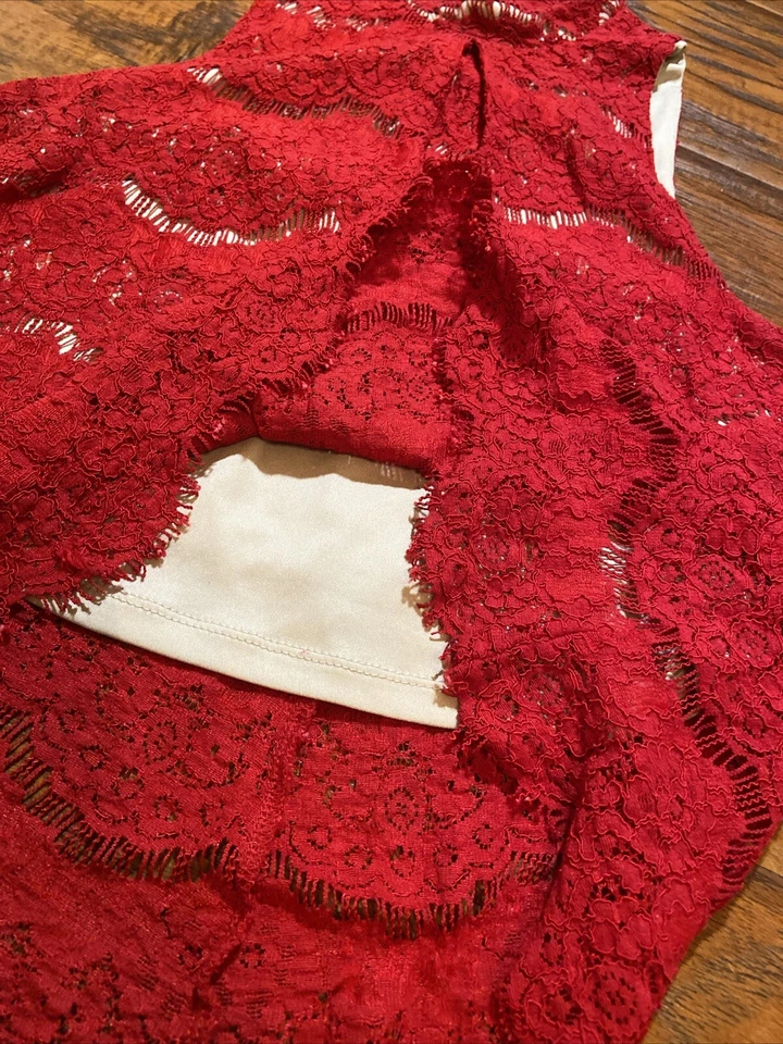 Ladie’s XSmall Lace Sleeveless  Dressy Top - Image 2 of 4