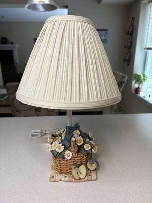 Figi Graphics Table Lamp Daisy Basket/ Bird
