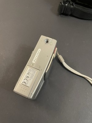 Konica Minolta DiMAGE G600 6.0MP Digital Camera - Silver for