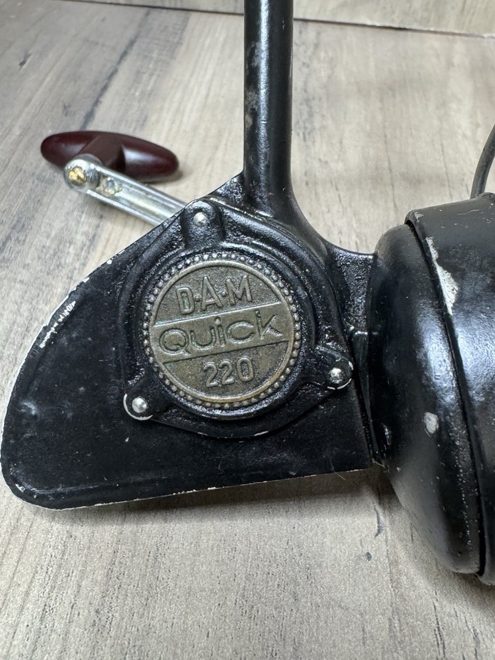 Moulinet Toupie Vintage DAM QUICK 220 - Fonctionnel, Made In West Germany
