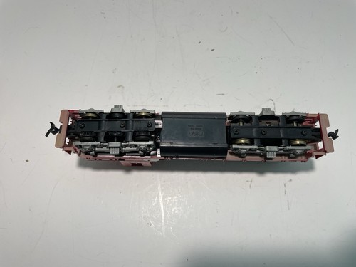 B10 Tyco Ho Scale Model Train Santa Fe Diesel Locomotive #5628 Not Running - Picture 10 of 13