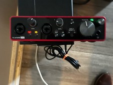 Focusrite Scarlett 2i2 3rd Gen USB Audio Interface With ISB Cable