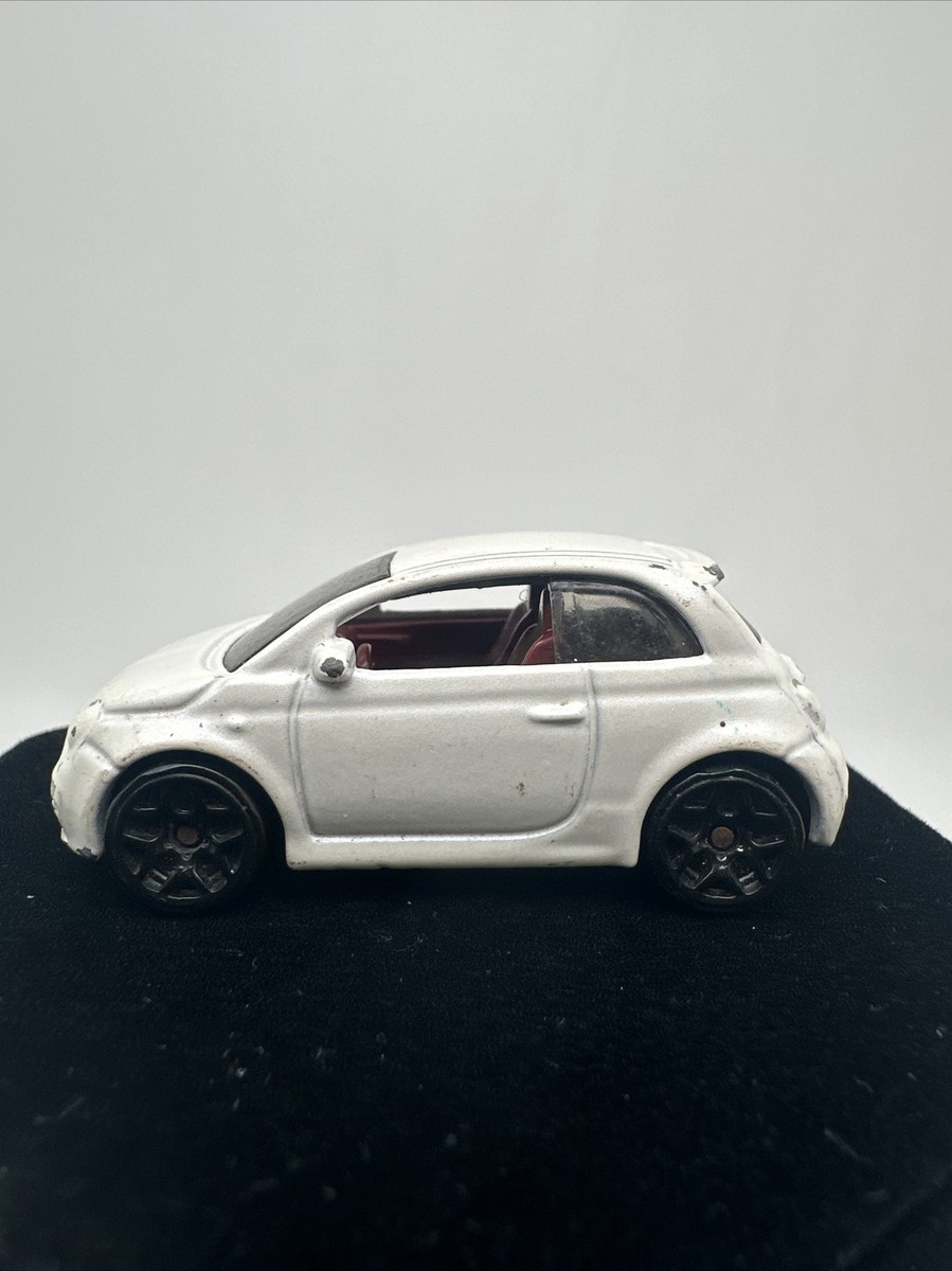 Hot wheels Fiat 500- 2013- White Car Toys