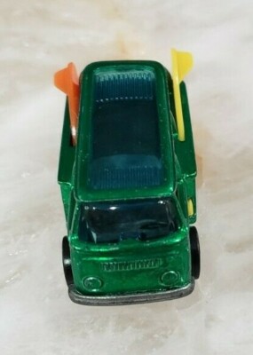 Hot Wheels REDLINE 1969 VW VOLKSWAGEN BEACH BOMB NEAR MINT