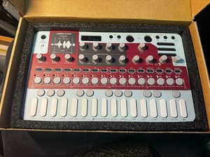 Sonicware Liven LoFi-6 Sampler and Groovebox