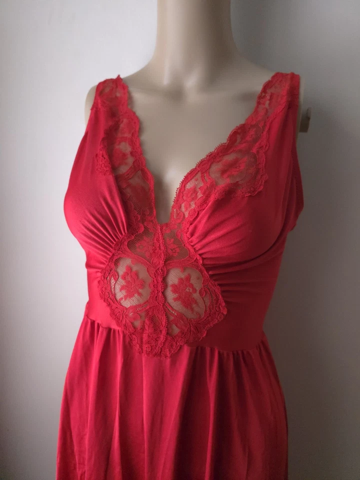 CAMISÓN VINTAGE OLGA Largo Rojo Sangre Mediano BARRIDO COMPLETO Encaje ELASTIZADO Hollywood VIXEN Foto 2 de 4