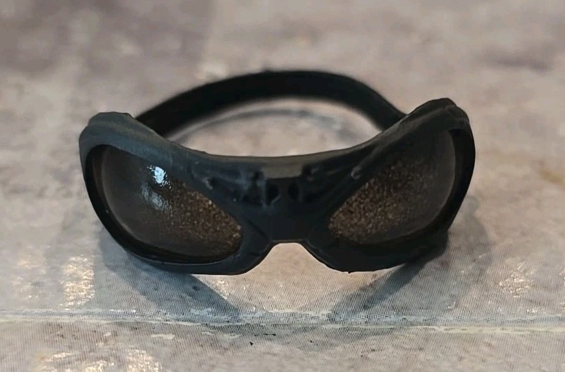 Mezco One:12 Biker Gomez Roach Motorcycle Goggles & Silver Sunglasses 1/12 