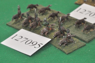 15mm fantasy / evil - goblin wolf riders - cav (127095)
