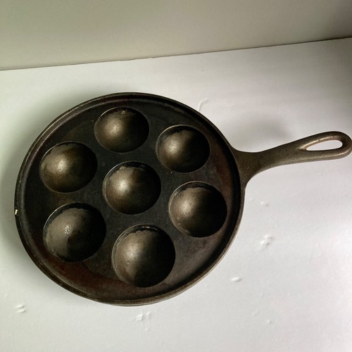 Cast Iron Western Importing Co Munk Pan 2992 by Griswold Egg Poacher
