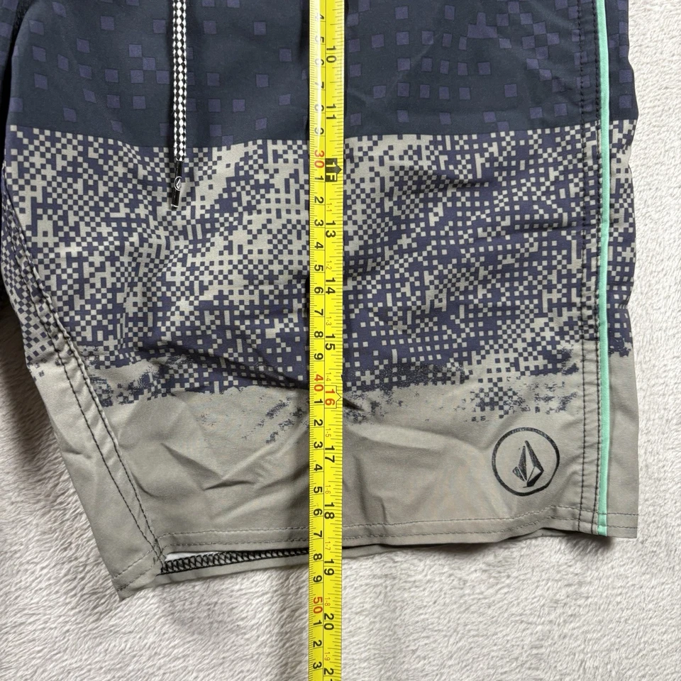 Volcom Board Shorts 4 Way Stretch Men’s Size 31 Gray Drawstring Surf Y2K #776 - Image 2 of 4