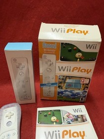Wii Play with Bonus Wii Remote Nintendo Wii 2007 Mint