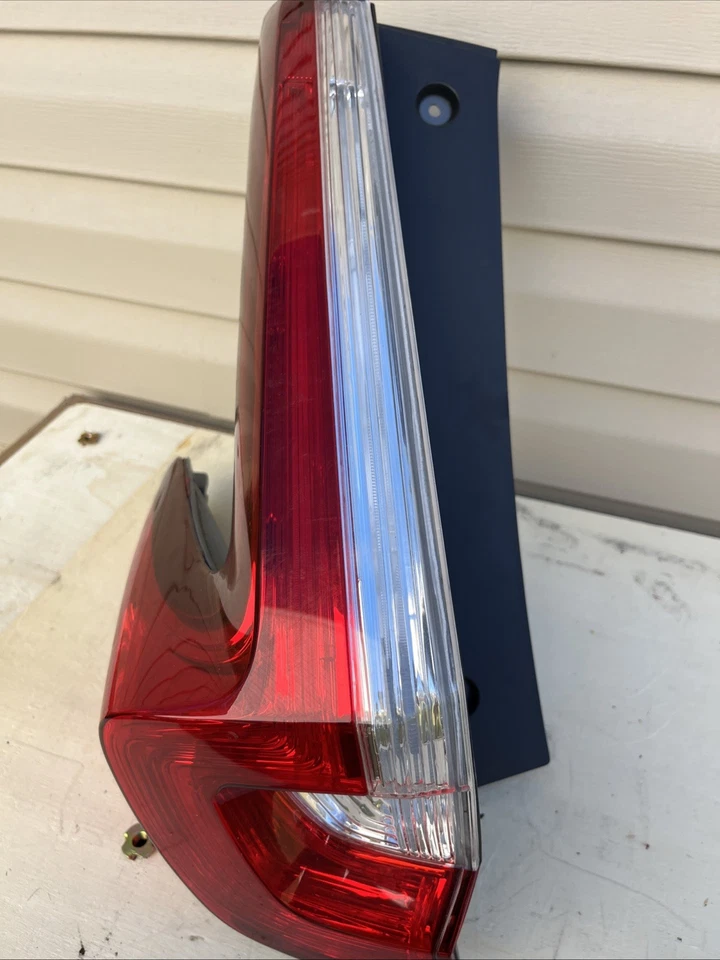 Luz trasera exterior izquierda lado conductor Honda CR-V 2017-2022 Foto 2 de 4