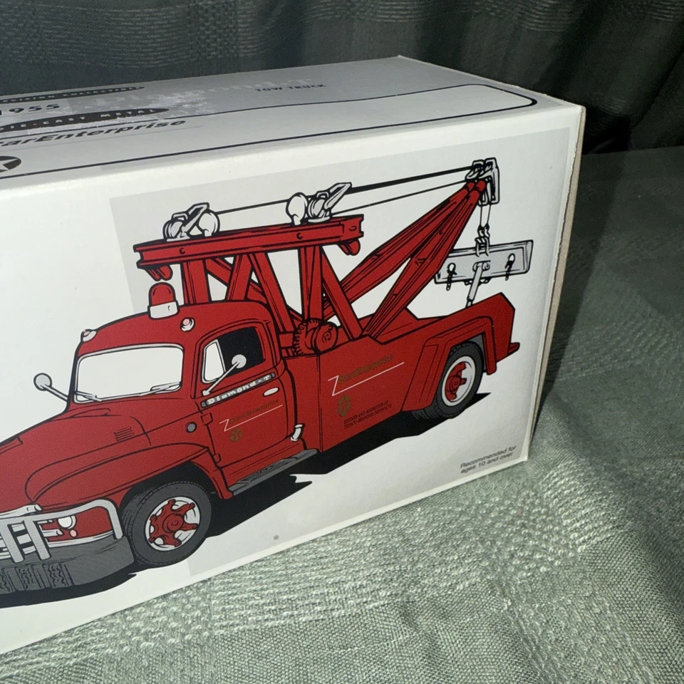 First Gear Texaco Star Enterprise 1955 Diamond-T Tow Truck 1996 #18-1941 New - Image 3 of 4