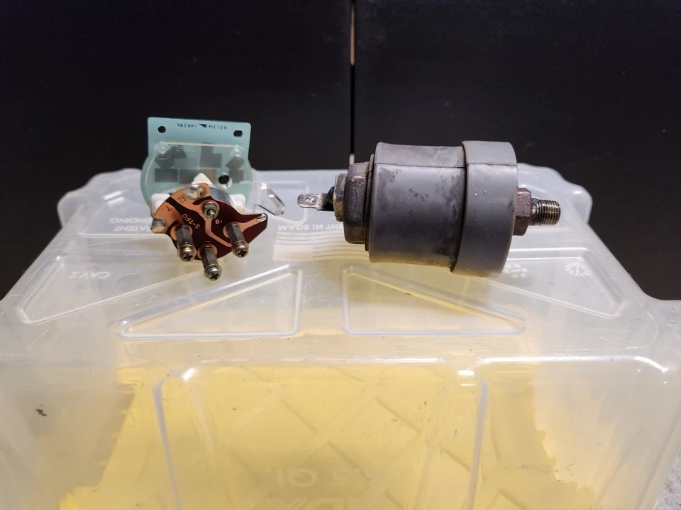 90-93 Mazda Miata MX5 MX-5 OEM Manómetro de presión de aceite real Unidad de envío Intercambio 94-97 Foto 2 de 2